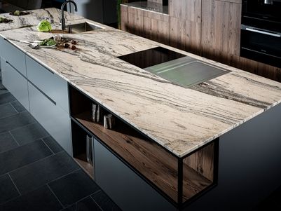 Naturstein Praha Gold poliert von Strasser